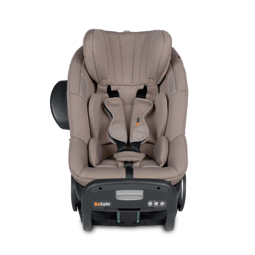 Cadeira auto Stretch² 6M-7Y / 61-125 cm, cor areia escura, brisa suave.